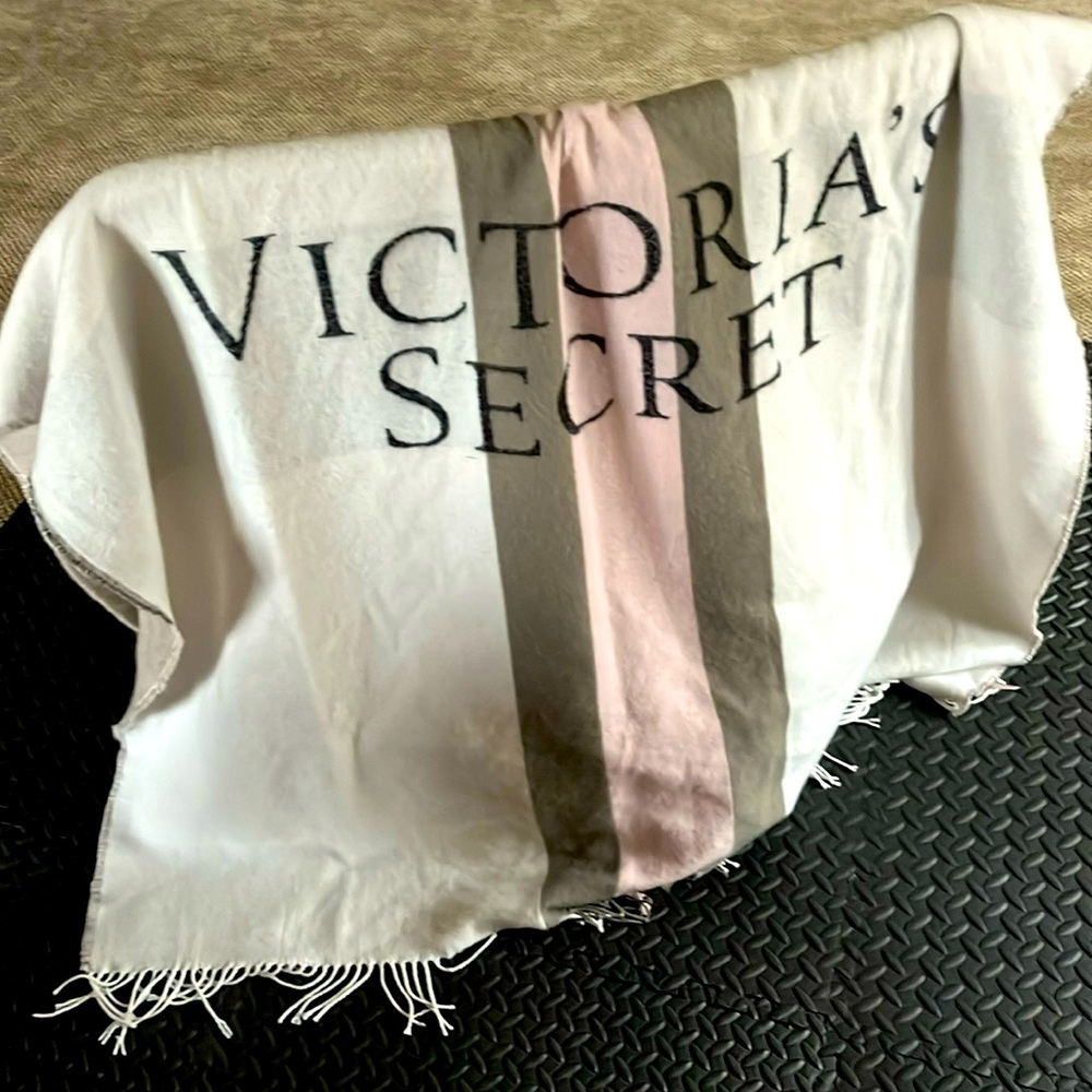 VICTORIAS SECRET fringed throw